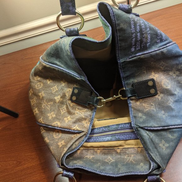 Auth LOUIS VUITTON LV Monogram Richard Prince Heartbreak Jokes $2850 ori… - Picture 10 of 16